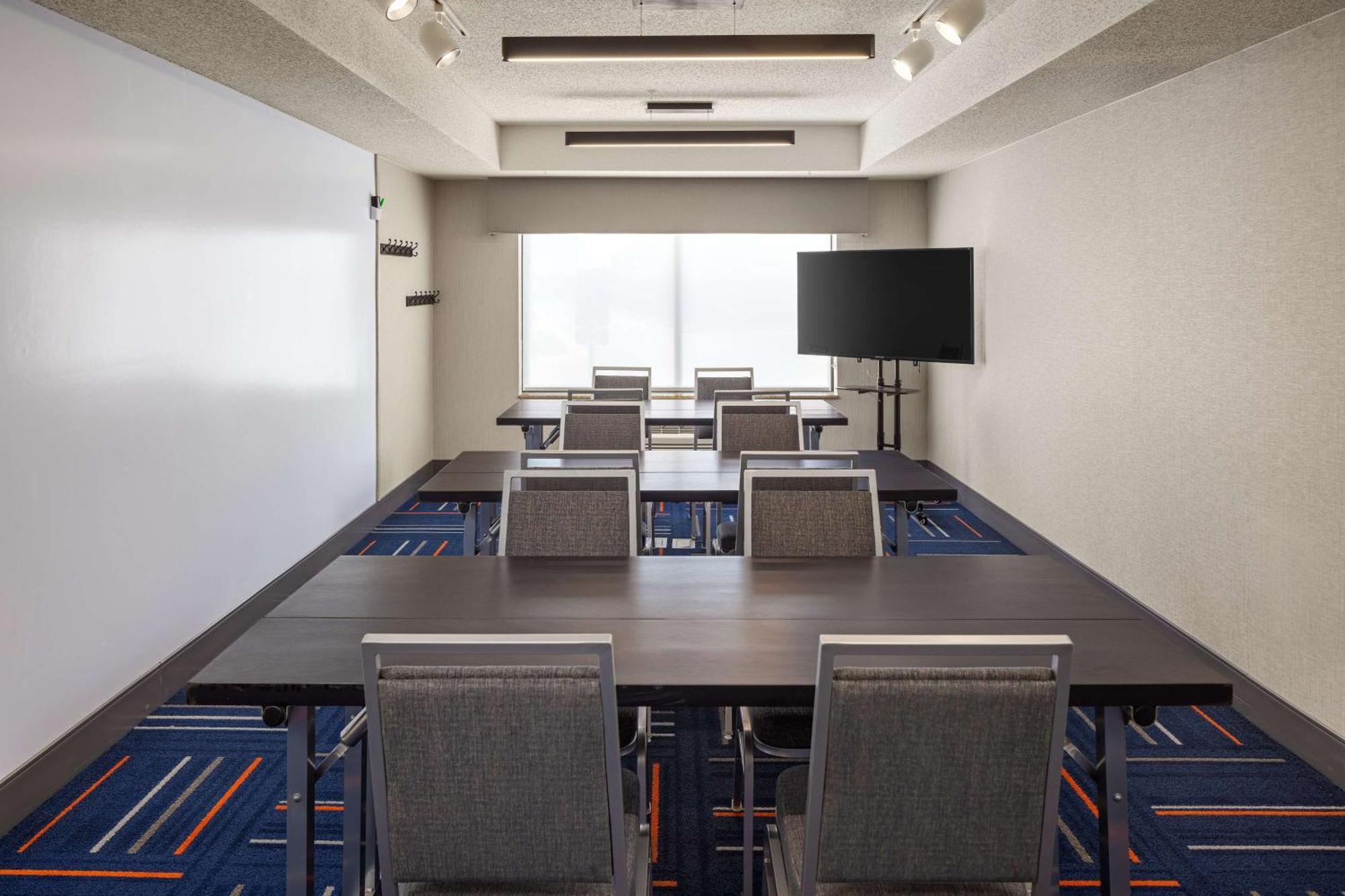 Hampton Inn Fairmont Esterno foto
